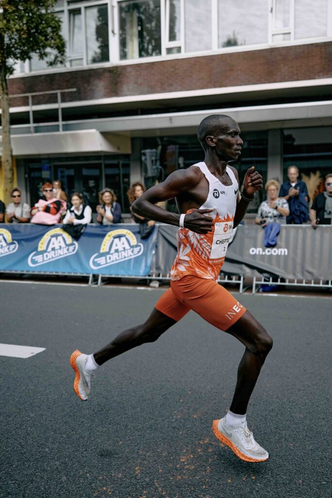 Joshua Cheptegei runs in Vaporfly 2