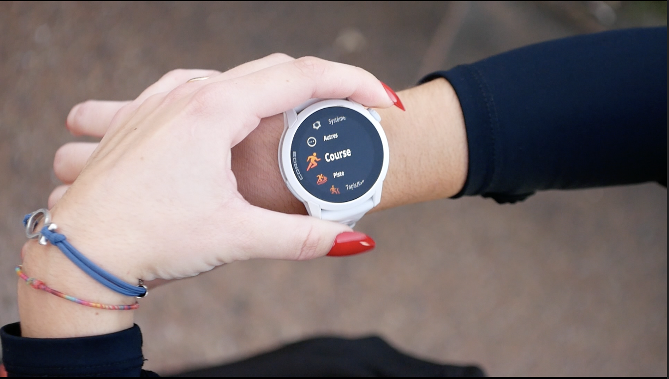 Coros Pace 4 vs Garmin Forerunner 265 : quelle montre GPS choisir ?